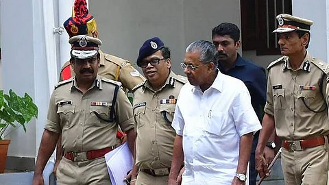 പൊലീസ് തോക്കിന്റെ ബലത്തില് നാടുഭരിക്കാമെന്നാണോ കരുതുന്നത്?