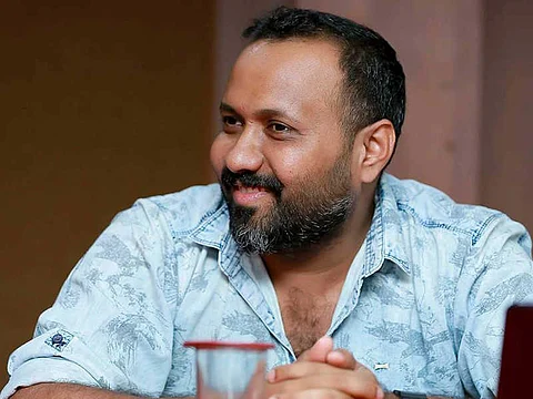 ‘ആദ്യം ടൈറ്റില് കാര്ഡ് ഒന്ന് നോക്കൂ’; ‘ധമാക്ക’ ഗാനം കോപ്പിയടിയാണെന്ന് പറയുന്നവരോട് ഒമര് ലുലു