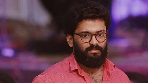 ‘നല്ല സിനിമകളുമായി സജീവമാകാന് ശ്രമിക്കുകയാണ്, തരികിട പണികള് ചെയ്ത് പണിയരുത്’; വ്യാജന്മാര്ക്കെതിരെ മണിക്കുട്ടന്