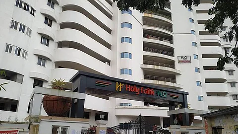 മരടിലെ ഫ്ളാറ്റുകള് പൊളിക്കാനുള്ള തിയ്യതികളായി ; ആദ്യ ദിനം ആല്ഫയും ഹോളി ഫെയ്ത്തും