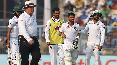 ഒരു മത്സരത്തിൽ രണ്ട് കൺകഷൻ സബ്സ്റ്റിട്യൂട്; പിങ്ക് ബോൾ ടെസ്റ്റിൽ പുതിയ റെക്കോഡ്