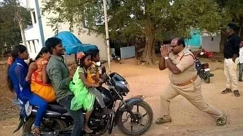 പിന്സീറ്റ് ഹെല്മെറ്റ് നിര്ബന്ധമാക്കും; ഉത്തരവിറക്കുമെന്ന് സര്ക്കാര് ഹൈക്കോടതിയെ അറിയിക്കും