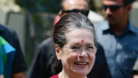 മഹാരാഷ്ട്ര: സുപ്രീംകോടതി വിധി സ്വാഗതം ചെയ്ത് സോണിയ ഗാന്ധി; ജനാധിപത്യത്തിലെ നാഴികക്കല്ലെന്ന് എന്സിപി