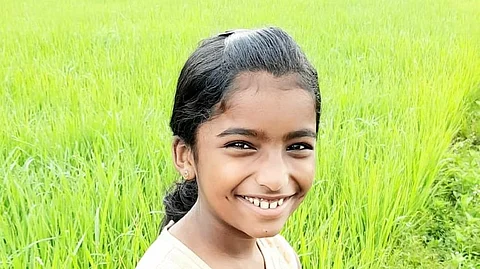 ക്ലാസ് മുറിയില് വിദ്യാര്ത്ഥിനി പാമ്പുകടിയേറ്റ് മരിച്ചു; ചികിത്സ കിട്ടാന് വൈകിയെന്ന് സഹപാഠികള്; വീഴ്ചയെന്ന് രക്ഷിതാക്കള്