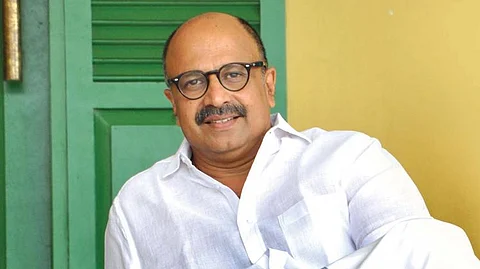 ദിലീപിന്റെ പേര് നാല് മാസത്തിന് ശേഷം പറഞ്ഞതില് ദുരൂഹതയെന്ന് നടന് സിദ്ദിഖ്, നടിയെ ഡബ്ല്യുസിസി സഹായിച്ചിട്ടില്ലെന്നും വാദം