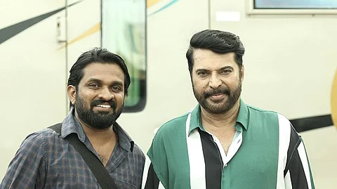 ‘മാമാങ്കത്തില് വഞ്ചിക്കപ്പെട്ടതാര്? സംവിധായനെ മാറ്റിയതെന്തിന്?’; വെളിപ്പെടുത്തലുകളുമായി ഫിനാന്സ് കണ്ട്രോളര്