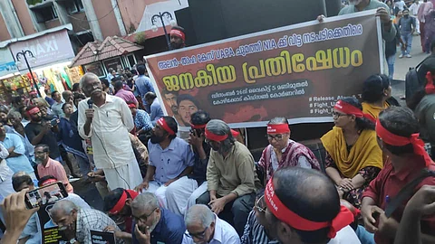 അലനെയും താഹയെയും എന്ഐഎക്ക് വിട്ടുകൊടുത്തത് മുഖ്യമന്ത്രിയെന്ന് കെ അജിത, പൊതുജനം കഴുതയല്ലെന്ന് മനസിലാക്കണം