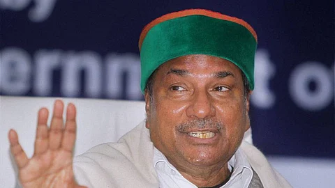 ‘അച്ഛനമ്മമാരുടെ ജനന തിയ്യതി എനിക്ക് പോലും അറിയില്ല, പിന്നെയാണോ സാധാരണക്കാര്’ ; മോദിയും ഷായും കള്ളം പറയുന്നുവെന്ന് എകെ ആന്റണി