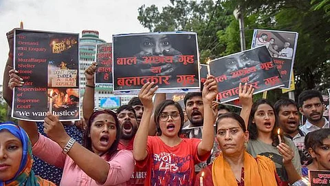 വീണ്ടും രാജ്യത്തെ ഞെട്ടിച്ച് കൊടും ക്രൂരത ; ബലാത്സംഗം ചെറുത്ത യുവതിയെ ജീവനോടെ തീക്കൊളുത്തി; മരണത്തോട് മല്ലടിച്ച് 26 കാരി