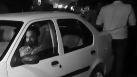 സദാചാര ഗുണ്ടായിസം, കാര് കേടായി വഴിയിലായ ദമ്പതികളെ ആക്രമിച്ചു