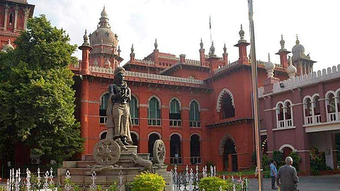 ‘തടയുന്നതാണ് കുറ്റം’;ആണും പെണ്ണും വിവാഹിതരാകാതെ ഹോട്ടലില് കഴിയുന്നത് നിയമവിരുദ്ധമല്ലെന്ന് മദ്രാസ് ഹൈക്കോടതി