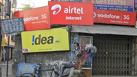 ഉപഭോക്താക്കള്ക്ക് ഇരുട്ടടി; മൊബൈല് നിരക്ക് ഉയരുന്നത് 42 ശതമാനം വരെ; മറ്റന്നാള് മുതല് പുതിയ ചാര്ജ്