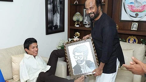 പ്രണവിന്റെ പുതിയ സെല്ഫി രജനീകാന്തിനൊപ്പം; പൊന്നാടയിട്ട് സ്വീകരിച്ച് തലൈവര്