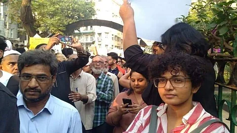 പൗരത്വ ഭേദഗതി നിയമത്തിനെതിരെ തെരുവില് ശബ്ദമുയര്ത്തി നടി പാര്വതിയും; മുംബൈ പ്രതിഷേധത്തിന്റെ മുന്നിരയില്