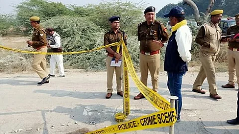 ‘രക്ഷപ്പെടാന് നേരിയ സാധ്യത മാത്രം’; ബലാത്സംഗ കേസ് പ്രതികള് തീക്കൊളുത്തിയ 23 കാരിയുടെ നില അതീവ ഗുരുതരമെന്ന് ഡോക്ടര്മാര്