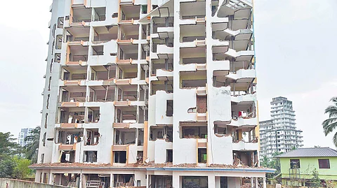 ‘അരിപ്പുട്ടുണ്ടാക്കിയാല് ഗോതമ്പ് പുട്ടിന്റെ നിറമാകുന്നു’; ഫ്ളാറ്റ് പൊളിക്കലിലെ മലിനീകരണത്തില് ആശങ്കയറിയിച്ച് നാട്ടുകാര്