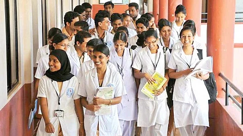 യു.കെയില് നഴ്സുമാര്ക്ക് തൊഴില് അവസരം, സ്ഥിരം സംശയങ്ങളും ഉത്തരങ്ങളും