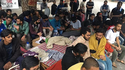 ‘സാധാരണക്കാര്ക്ക് സിനിമാ പഠനം അസാധ്യമാക്കുന്നു’; ഫീസ് വര്ധനവിനെതിരെ നിരാഹാരസമരവുമായി പൂണെ ഫിലിം ഇന്സ്റ്റിറ്റ്യൂട്ട് വിദ്യാര്ഥികള്