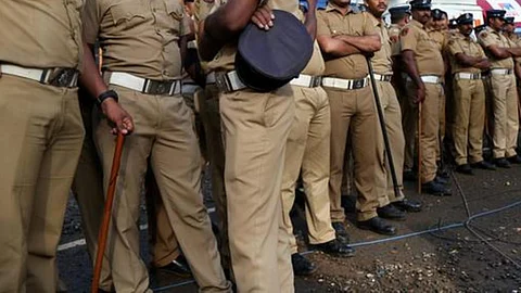 കാറില് കടന്നുപോയ എഡിജിപിയെ സല്യൂട്ട് ചെ്തില്ല; 20 പൊലീസുകാര്ക്ക് ശിക്ഷാ പരേഡ്