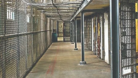 തടങ്കല് പാളയമൊരുക്കാന് കേരളവും, കുറ്റകൃത്യങ്ങളിലേര്പ്പെട്ട, രേഖകള് ഇല്ലാത്ത വിദേശികളുടെ കണക്കെടുക്കുന്നു