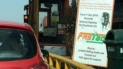 ഫാസ്ടാഗ് ഉപയോഗിക്കുന്നവര്ക്ക് ക്യാഷ്ബാക്ക് ഓഫർ നൽകാൻ ഒരുങ്ങി കേന്ദ്രസര്ക്കാര്