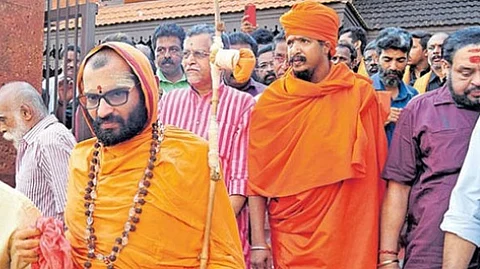 ‘സര്ക്കാരിനെ പാഠം പഠിപ്പിക്കണം’ ; ശബരിമലയില് കാണിക്കയിടരുതെന്ന വിദ്വേഷ ആഹ്വാനവുമായി കപിലാശ്രമ മഠാധിപതി