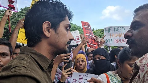 സിദ്ധാര്ഥും ടിഎം കൃഷ്ണയുമുള്പ്പെടെ അറുന്നൂറോളം പേര്ക്കെതിരെ കേസെടുത്ത് പൊലീസ്; രാജ്യത്ത് പ്രതിഷേധം തുടരുന്നു