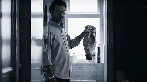 ‘ലസ്റ്റ് സ്റ്റോറീസി’ല് നിന്ന് ‘ഗോസ്റ്റ് സ്റ്റോറീസ്’; ഭയപ്പെടുത്തി ട്രെയിലര്