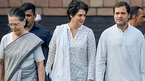 കോണ്ഗ്രസിന്റെ രാജ്ഘട്ടിലെ പ്രതിഷേധത്തിന് അനുമതി നിഷേധിച്ചു; രാഹുലിന്റെ നേതൃത്വത്തില് സമരം നാളെ