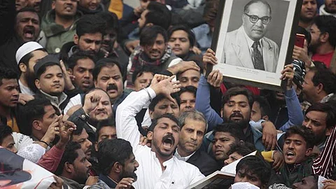 ‘ജമാ മസ്ജിദ് പാകിസ്താനിലല്ല, ഭരണഘടന വായിച്ചിട്ടുണ്ടോ’, ചന്ദ്രശേഖര് ആസാദിന്റെ അറസ്റ്റില് ഡല്ഹി പൊലീസിന് കോടതിയുടെ രൂക്ഷവിമര്ശനം