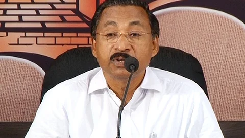 ‘അലനെയും താഹയെയും പാര്ട്ടിയില് നിന്ന് പുറത്താക്കിയിട്ടില്ല’; മുഖ്യമന്ത്രിയെ തള്ളി പി മോഹനന്