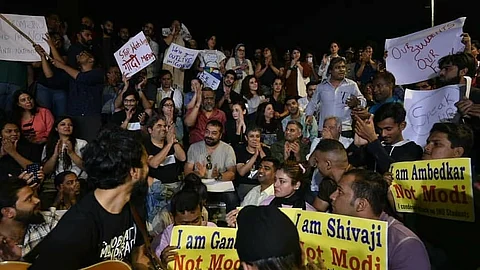 സര്ക്കാരിന്റെ സല്ക്കാരം ബഹിഷ്കരിച്ച ബോളിവുഡ് തെരുവില്, ‘നിരായുധര്ക്ക് വേണ്ടി ശബ്ദമുയര്ത്താം’