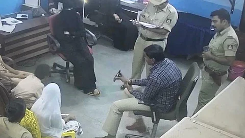 സിഎഎ വിരുദ്ധ നാടകം: വിദ്യാര്ത്ഥിയുടെ മാതാവിനും അധ്യാപികയ്ക്കും ജാമ്യം; പുറത്തിറങ്ങിയത് രണ്ടാഴ്ചത്തെ ജയില്വാസത്തിന് ശേഷം