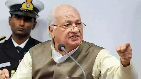 ‘റൂള്സ് ഓഫ് ബിസിനസ് ലംഘിച്ചു, വിശദീകരണം തേടും’; സര്ക്കാരിനെതിരെ വീണ്ടും ഗവര്ണര് മാധ്യമങ്ങള്ക്ക് മുന്നില്