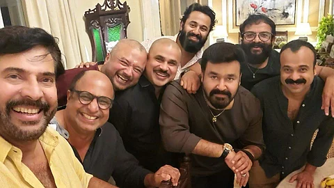 മമ്മൂട്ടിയുടെ ഡിന്നര് അല്ല, സിദ്ദീഖിന്റെ സല്ക്കാരം, ഗ്രൂപ്പ് സെല്ഫി ഒരു മണി വരെ നീണ്ട ഒത്തുകൂടലിന്റേതെന്ന് താരം