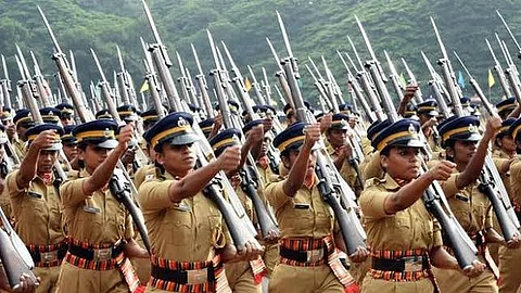 കേരള പോലീസില് ‘ലിംഗനീതി’; ഇനി ‘വുമണ്’ ഇല്ല