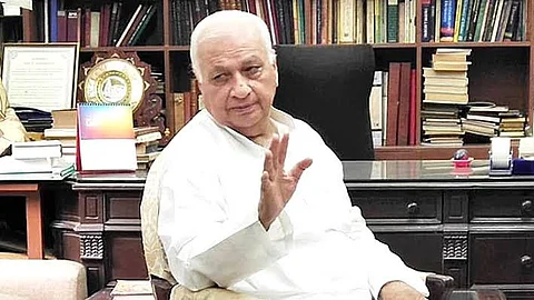 മയപ്പെടാതെ ഗവര്ണര്; സര്ക്കാരിന്റെ വിശദീകരണം തള്ളി; യെച്ചൂരിക്കും വിമര്ശനം