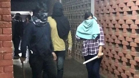 ജെഎന്യു അക്രമം : മുഖം മറച്ച യുവതിയെ തിരിച്ചറിഞ്ഞെന്ന് പൊലീസ്