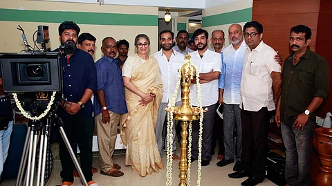 അഖില് സത്യന്റെ ആദ്യ സംവിധാനത്തില് ഫഹദ് നായകന് ; ചിത്രത്തിന് കൊച്ചിയില് തുടക്കം