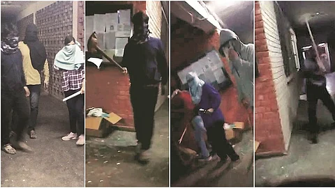 വാട്സ് ആപ്പ് ഗ്രൂപ്പ് വഴി ആസൂത്രണവും ആഹ്വാനവും, ആക്രമികളെ തൊടാതെ പൊലീസ്, ജെഎന്യു ഗുണ്ടാആക്രമണം കൃത്യമായ പദ്ധതിയോടെ