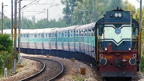 ‘തീവണ്ടിയും, പേരും വാടകയ്ക്ക്’: പുതിയ സാധ്യതകള് തേടി റെയില്വേ