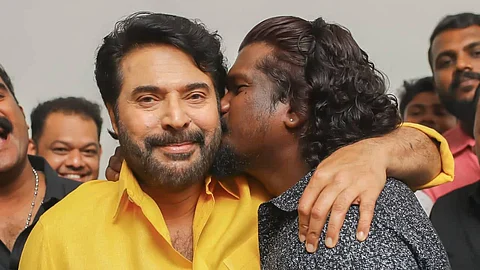 ഷൈലോക്ക് വിജയാഘോഷവുമായി മമ്മൂട്ടി, സംവിധായകന് നിര്മ്മാതാവിന്റെ ഗിഫ്റ്റ്