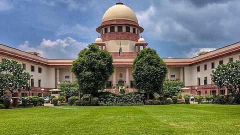 ശബരിമല: അഞ്ചംഗ ബെഞ്ച് വിധി പറയും, കേസ് വിശാല ബെഞ്ചിന് വിട്ടതില് കോടതിയില് തര്ക്കം