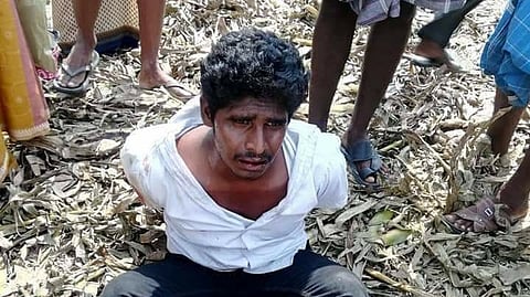 വഴിയരികില് മലവിസര്ജനം ചെയ്യാനിരുന്ന
ദളിത് യുവാവിനെ ആള്ക്കൂട്ടം തല്ലിക്കൊന്നു; സ്ത്രീകളടക്കം ഏഴ് പേര് അറസ്റ്റില്