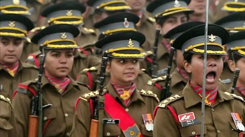 'മാതൃത്വവും കുടുംബവും ചൂണ്ടിക്കാട്ടി അവസരം നിഷേധിക്കരുത്'; കരസേനയിലെ സുപ്രധാന പദവികള് സ്ത്രീകള്ക്ക് വഹിക്കാമെന്ന് സുപ്രീംകോടതി