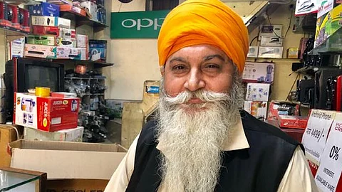 വിദ്വേഷത്തെ തോല്പ്പിച്ച മനുഷ്യത്വം; കലാപത്തില് മുസ്ലീം സഹോദരങ്ങളെ സുരക്ഷിതരാക്കി മൊഹീന്ദര് സിങ്