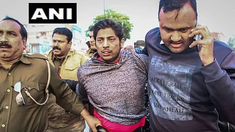 ഷഹീന്ബാഗില് നിറയൊഴിച്ചത് ആംആദ്മിക്കാരനെന്ന വാദവുമായി പൊലീസ് ; ഡിസിപിക്കെതിരെ തെരഞ്ഞെടുപ്പ് കമ്മീഷനെ സമീപിക്കുമെന്ന് എഎപി