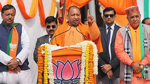 ‘കോണ്ഗ്രസും കേജ്രിവാളും തീവ്രവാദികള്ക്ക് ബിരിയാണി നല്കുന്നു, ഞങ്ങള് വെടിയുണ്ടയും’, വിവാദ പരാമര്ശവുമായി യോഗി ആദിത്യനാഥ്