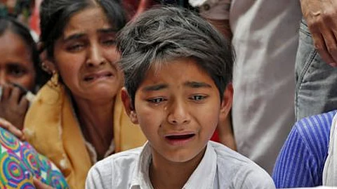 ഈ കുഞ്ഞ്മുത്തിന്റെ കണ്ണീര് മാത്രം ആണു ഒടുവില് ബാക്കിയാവുക! അവന്റെ ഉമ്മയുടെയും!