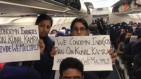 'നിങ്ങള് ഭിന്നിപ്പിക്കുന്നു, ഞങ്ങള് പെരുകുന്നു'; കുനാല് കമ്രയ്ക്ക് ഐക്യദാര്ഢ്യമര്പ്പിച്ച് ഇന്ഡിഗോയില് പ്രതിഷേധം